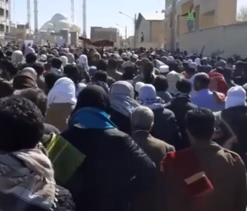 המחאה מתחדשת: אלפים יוצאים להפגין ברחובות איראן