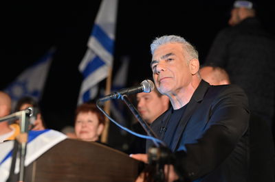 לפיד הערב בהפגנה