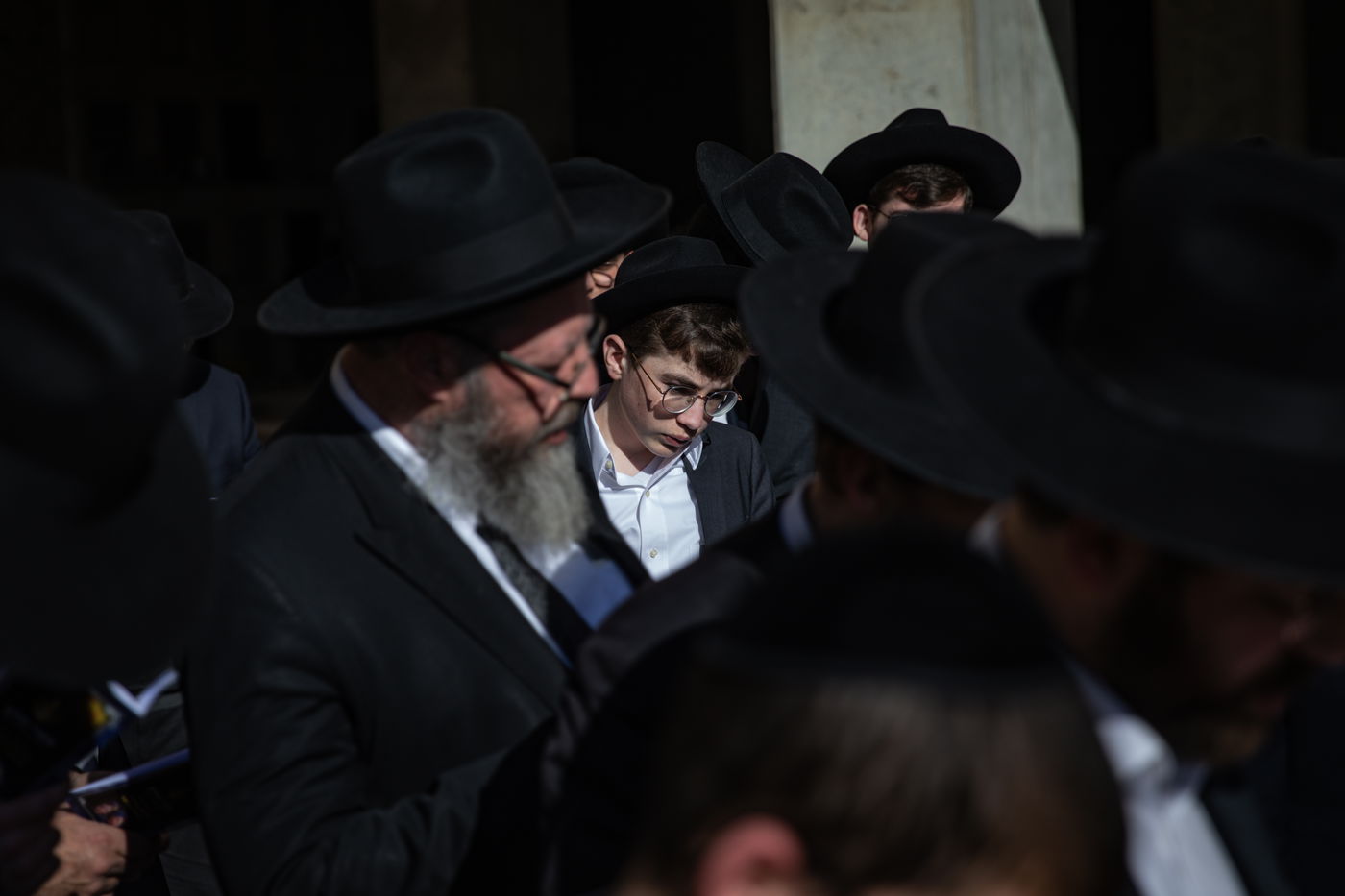 הלב כואב: בתום 'השבעה'; משפחת פאלי עלו לקבר | צפו