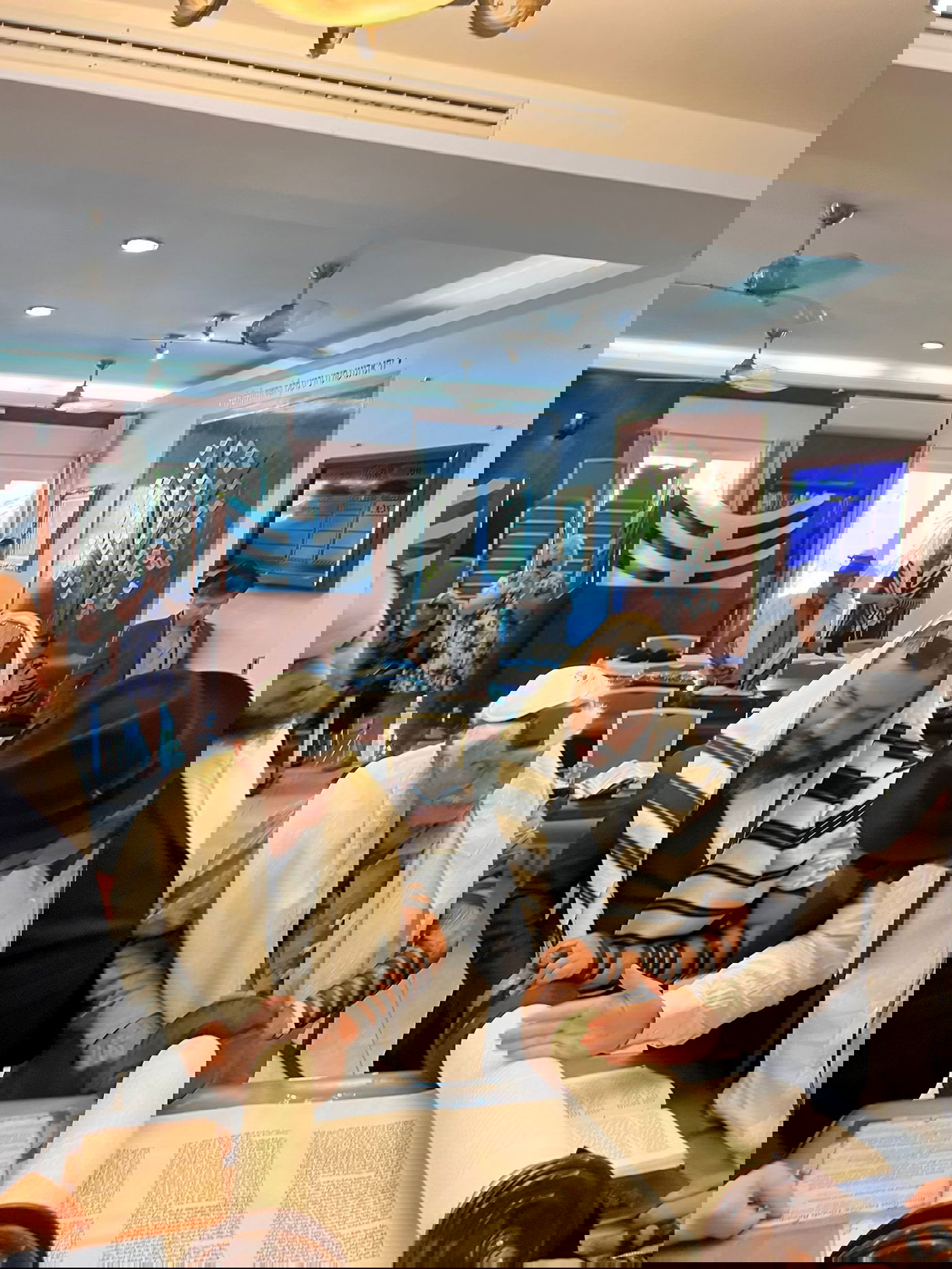 השגחה פרטית מרגשת: כך חגגו בר מצווה ליהודי בן 102! • צפו