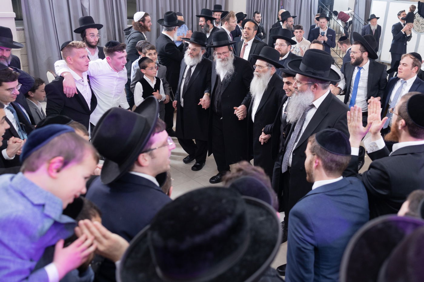 רבנים ואישי ציבור בחתונת ילדיהם של ראשי המוסדות