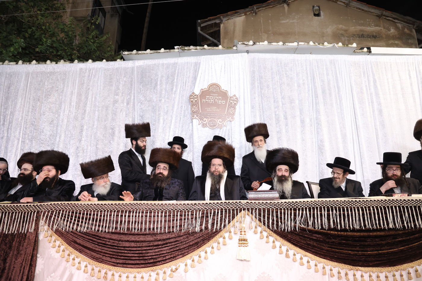 לזכרו של הרבי זצ"ל: בזוטשקא הכניסו ספר תורה חדש