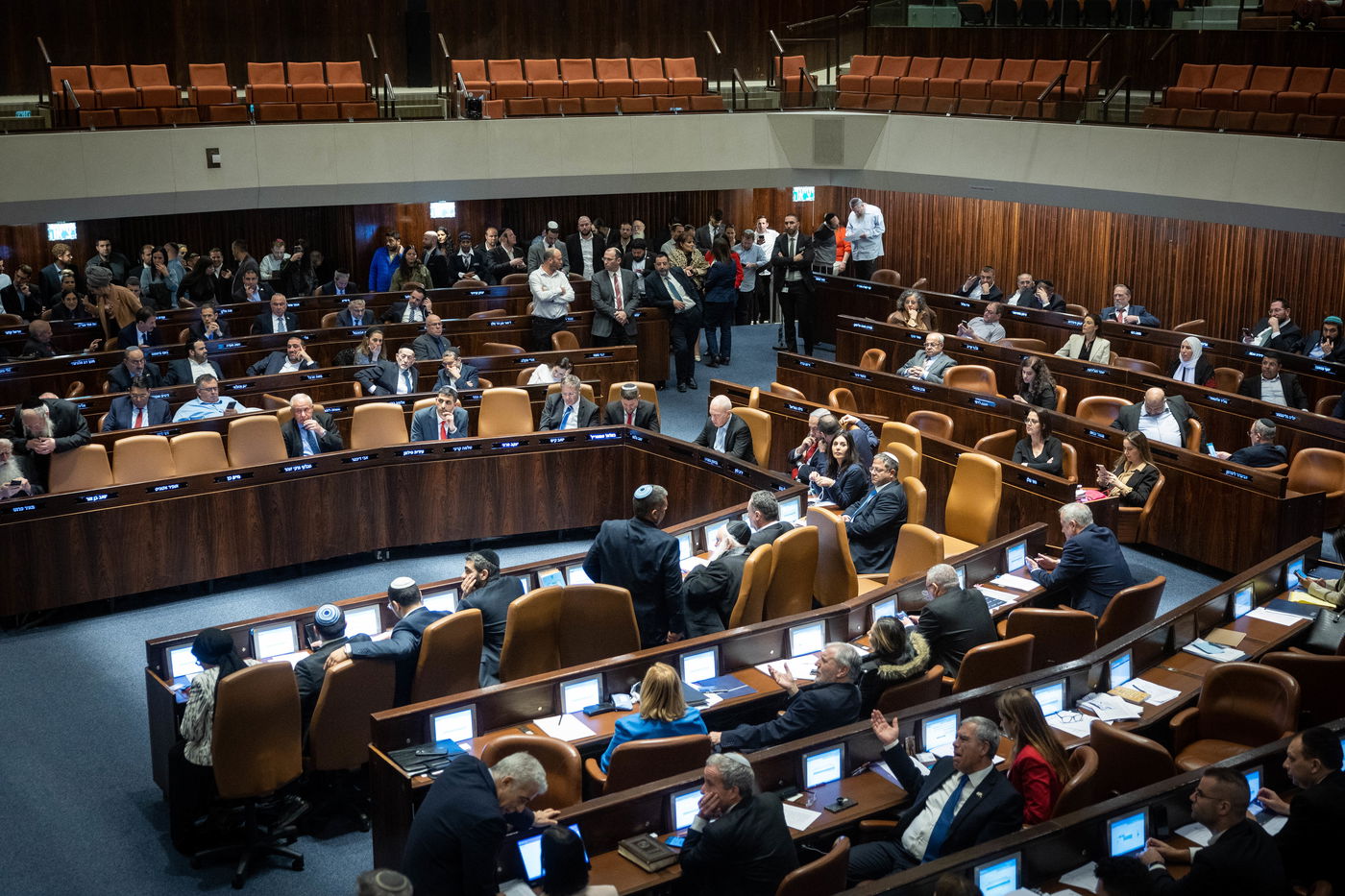 גלריה מסכמת: הלילה הדרמטי במליאת הכנסת. צפו