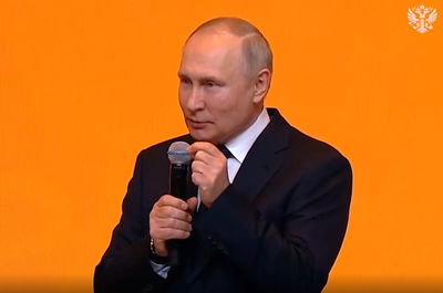 הכל על חרדת המטוסים של נשיא רוסיה | צפו בפינה המלאה