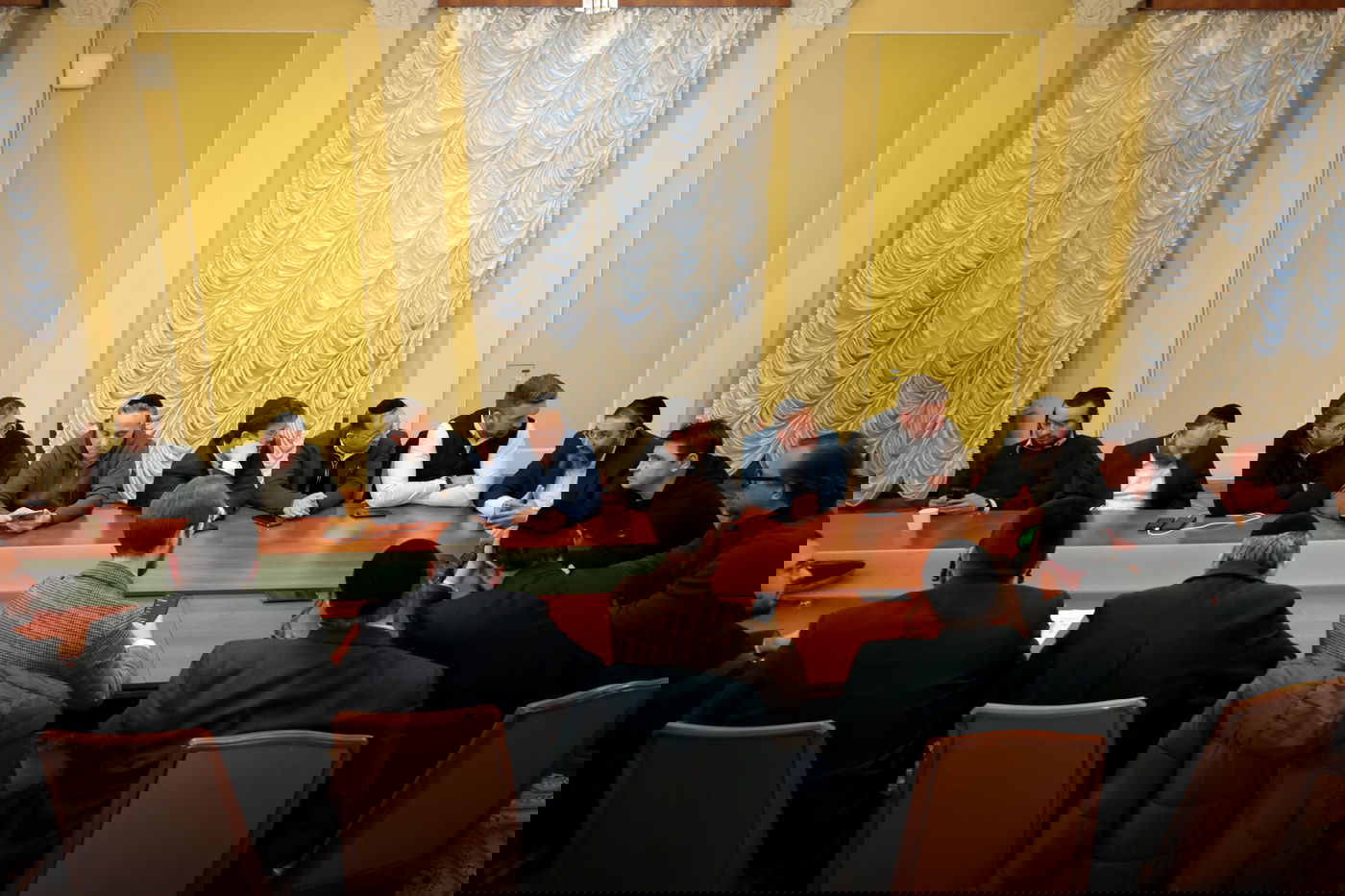 היועץ הבכיר של זלנסקי לגלג על בנט: "שימשיך לספר סיפורים"