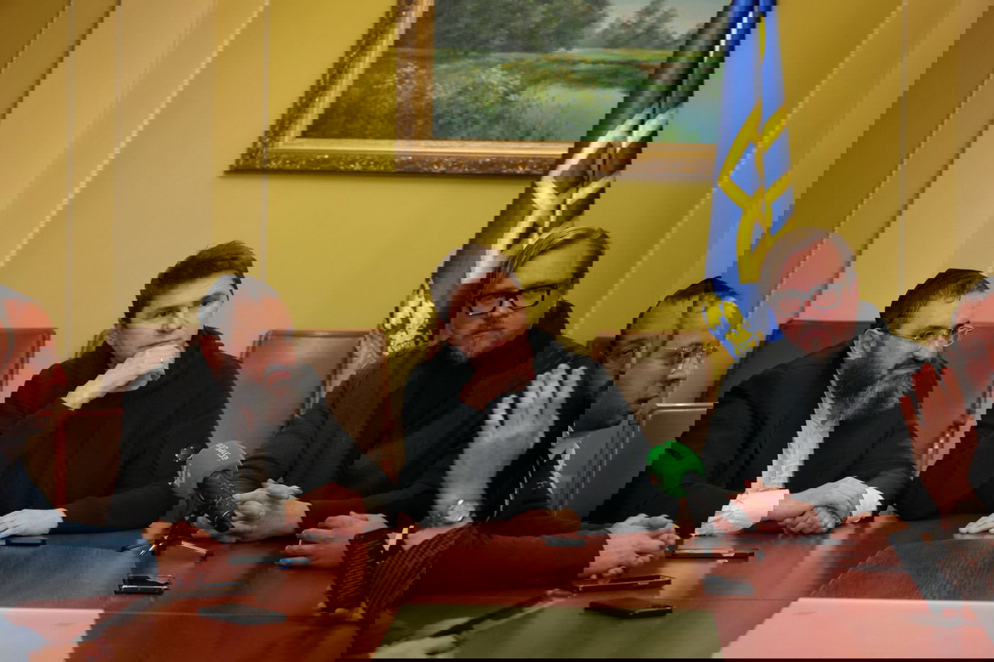 היועץ הבכיר של זלנסקי לגלג על בנט: "שימשיך לספר סיפורים"