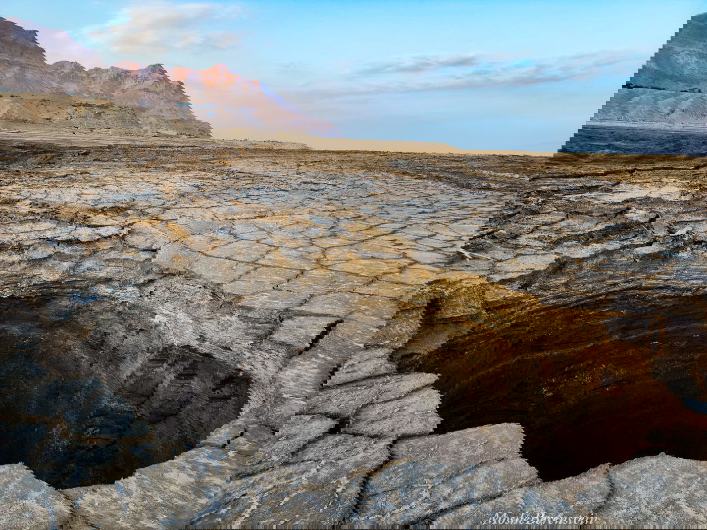 זהירות. בולען מקרוב