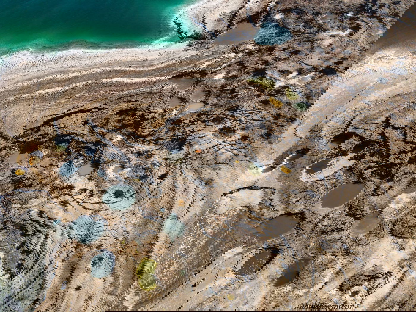 בולענים מרהיבים בשלל צבעים