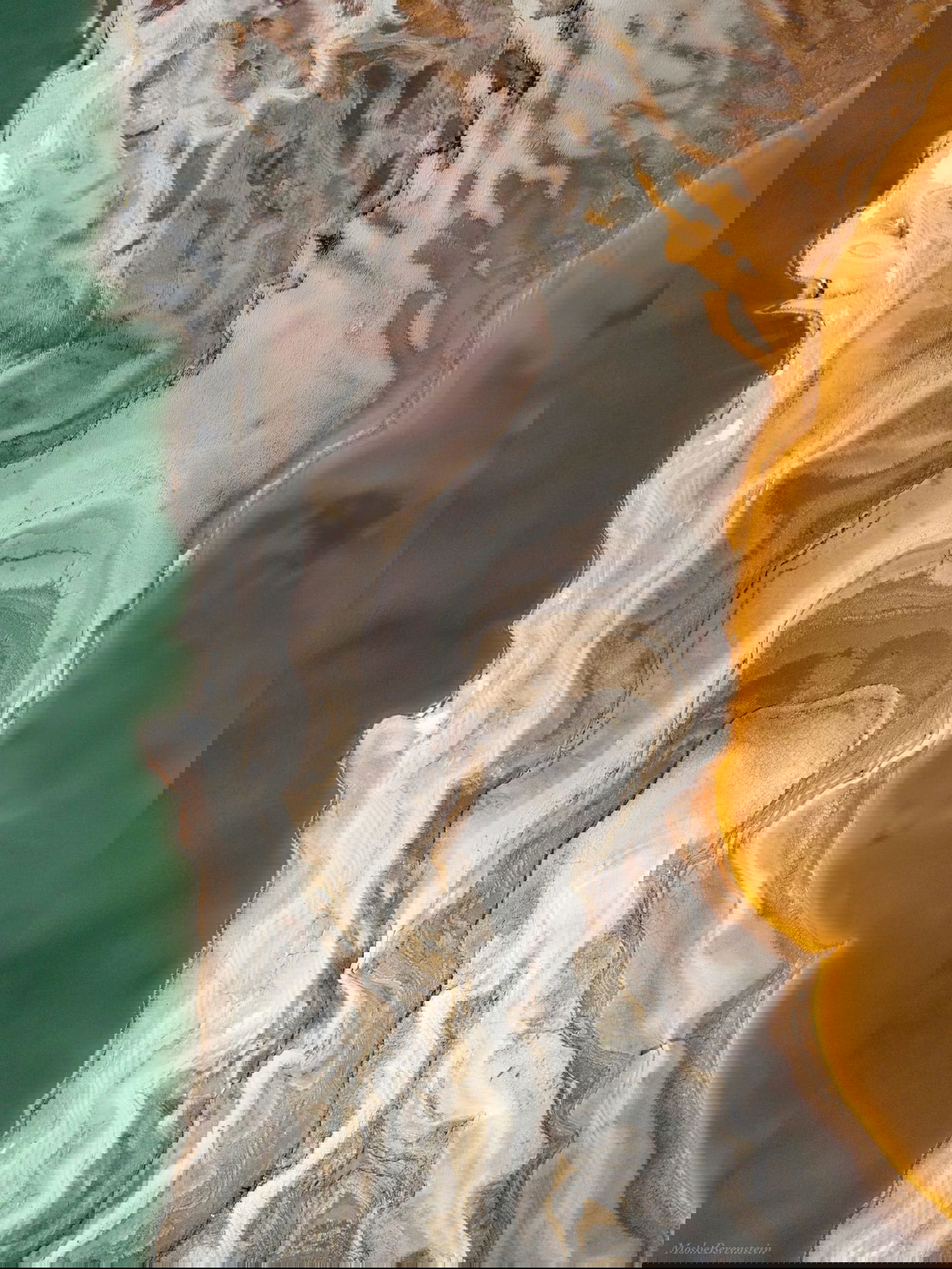 כמו מכחול שמעביר ידו על הציור. מפגש קסום מול מצדה