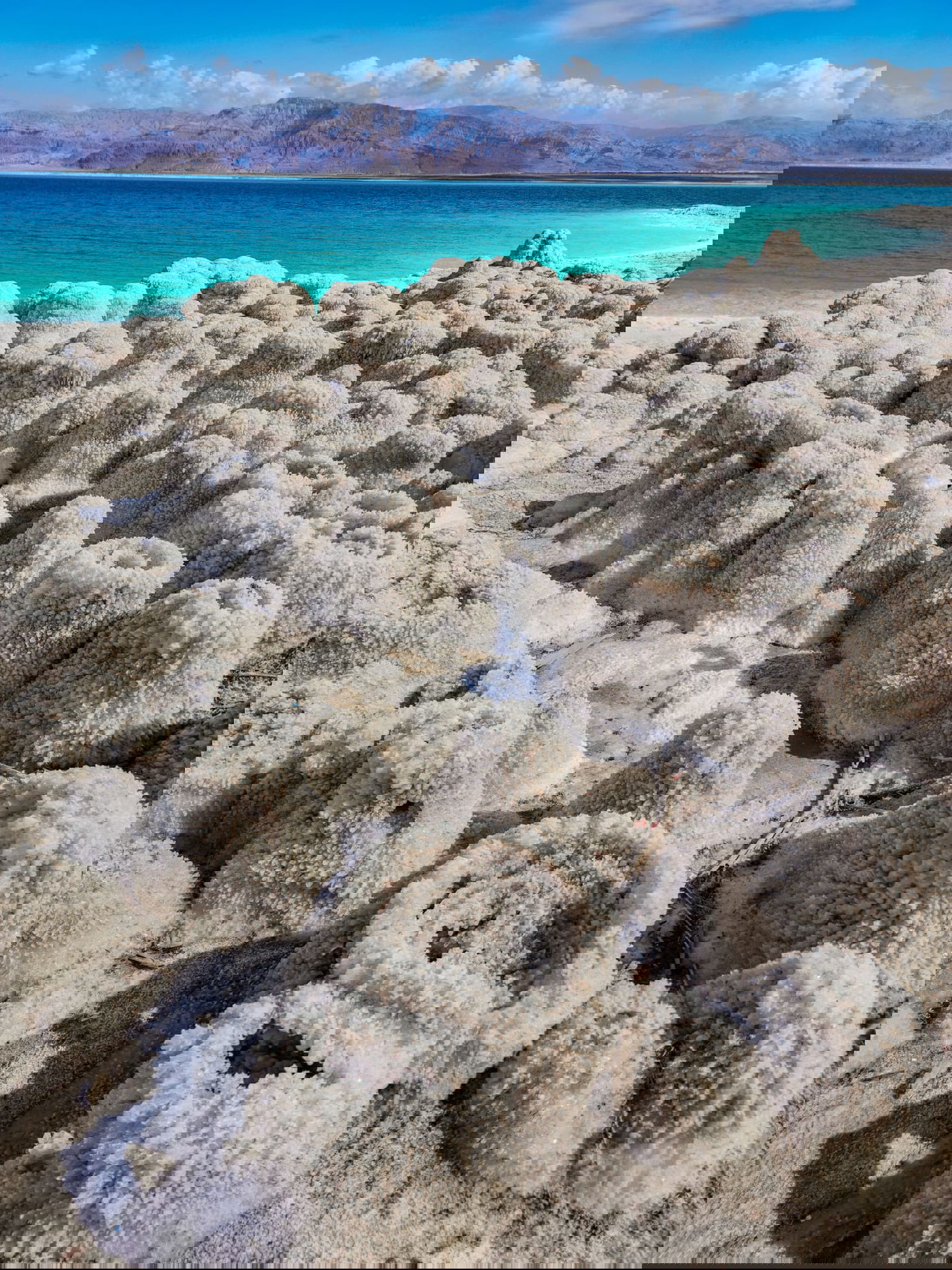 פתיתי שלג, מים ורודים ו... פגז • סיור מצולם מרהיב בים המלח