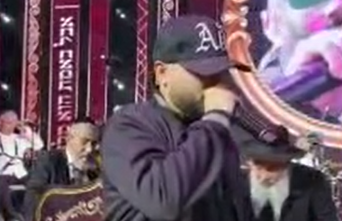 הזמר הישראלי המפורסם קיבל עול מלכות שמים