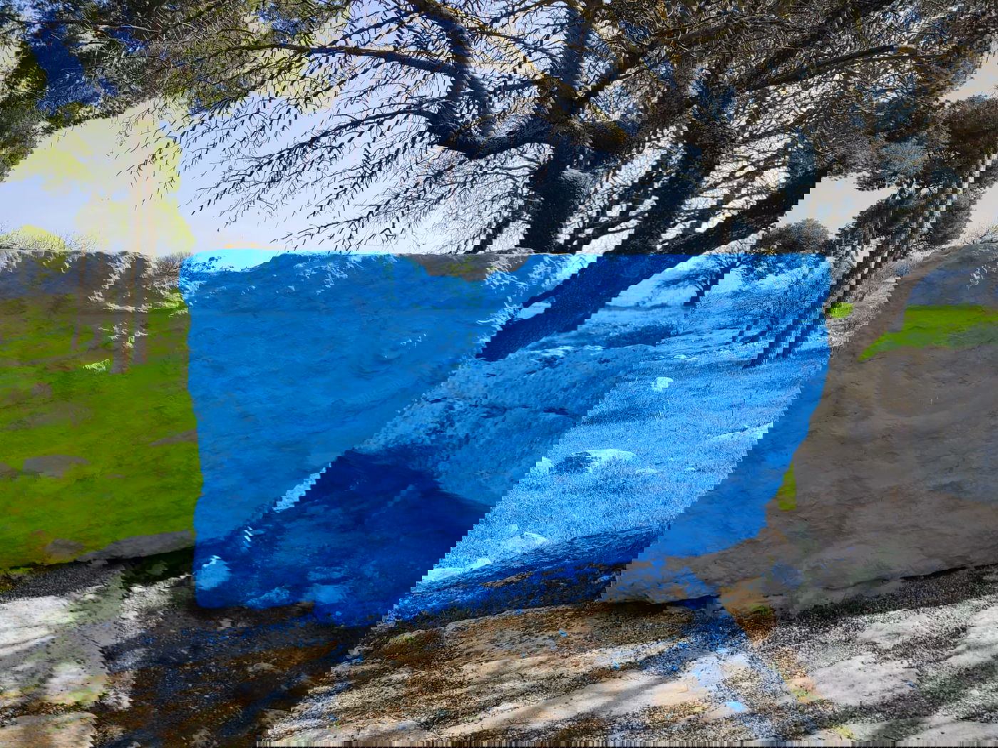 וונדליזם בגן הלאומי תל קדש: העתיקות נצבעו בכחול