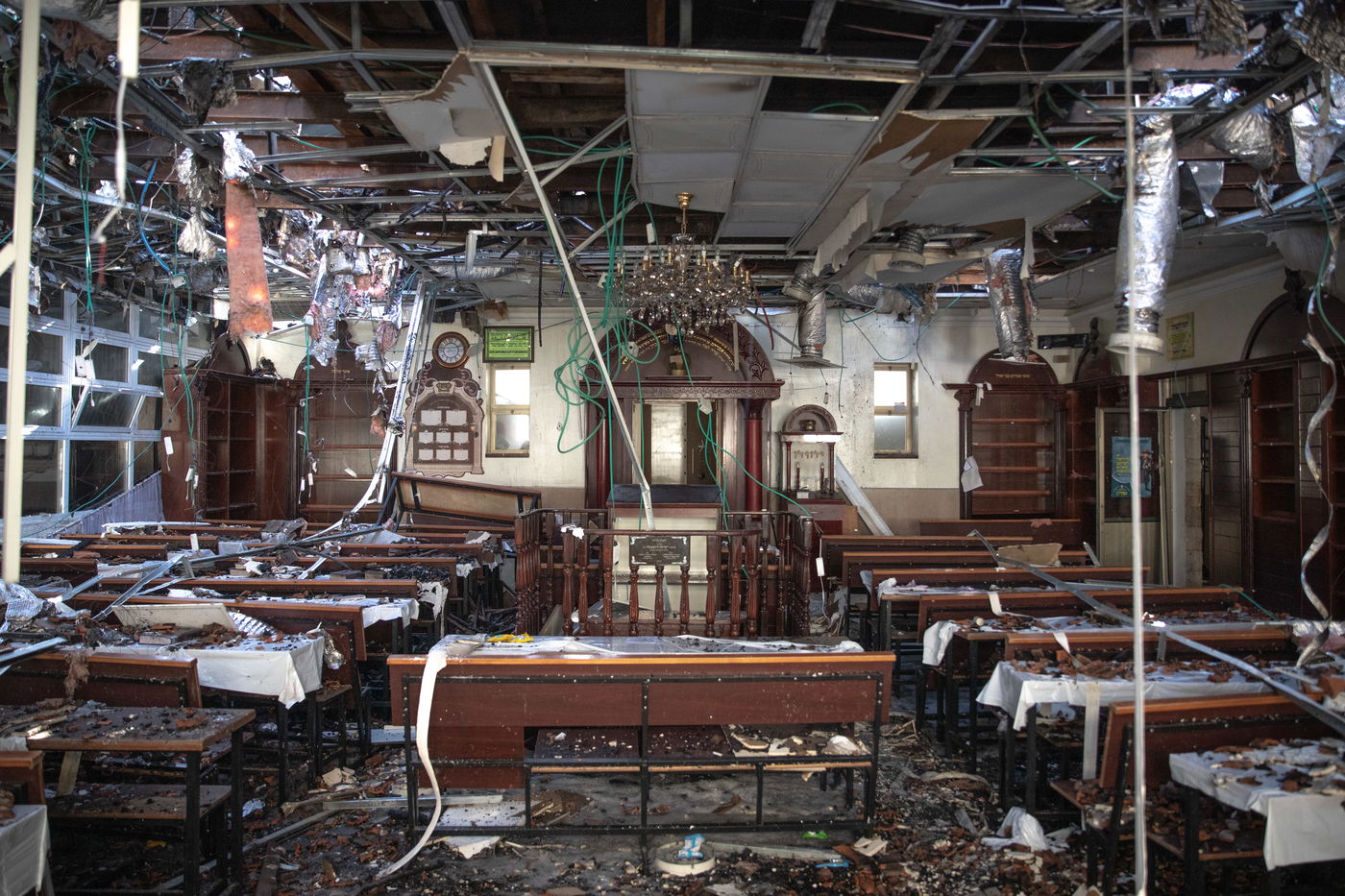 התורם ואנשי חברא קדישא נפרדו מספרי התורה השרופים