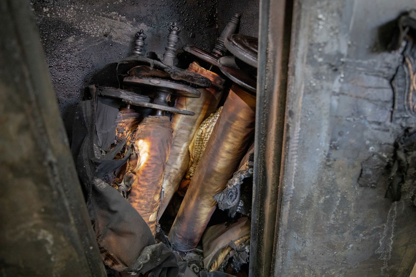 התורם ואנשי חברא קדישא נפרדו מספרי התורה השרופים