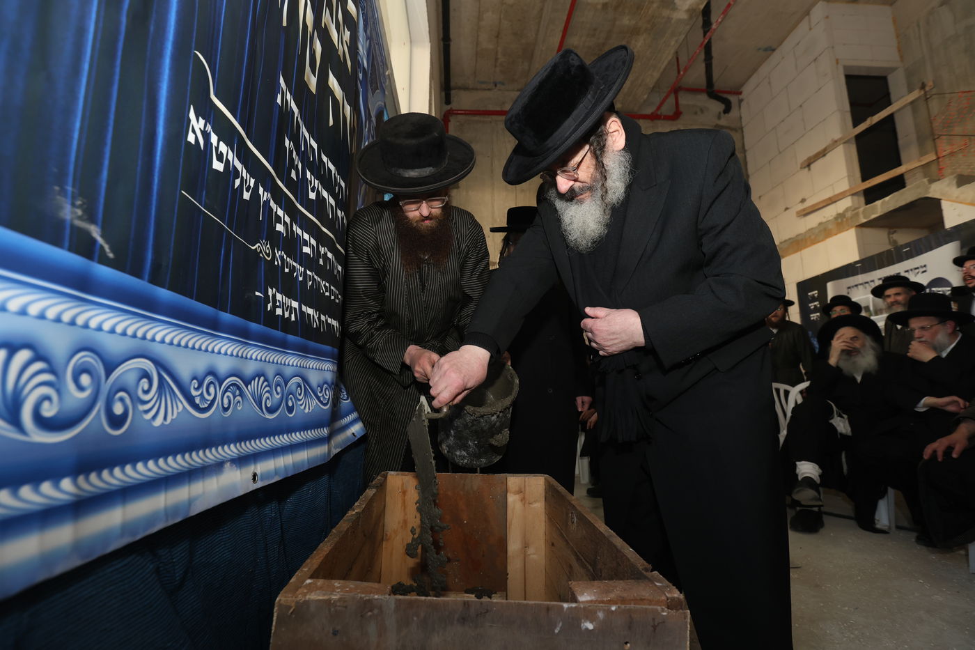 חברי הבד"צ ונדיבים מארה"ב בהנחת אבן פינה בחריש