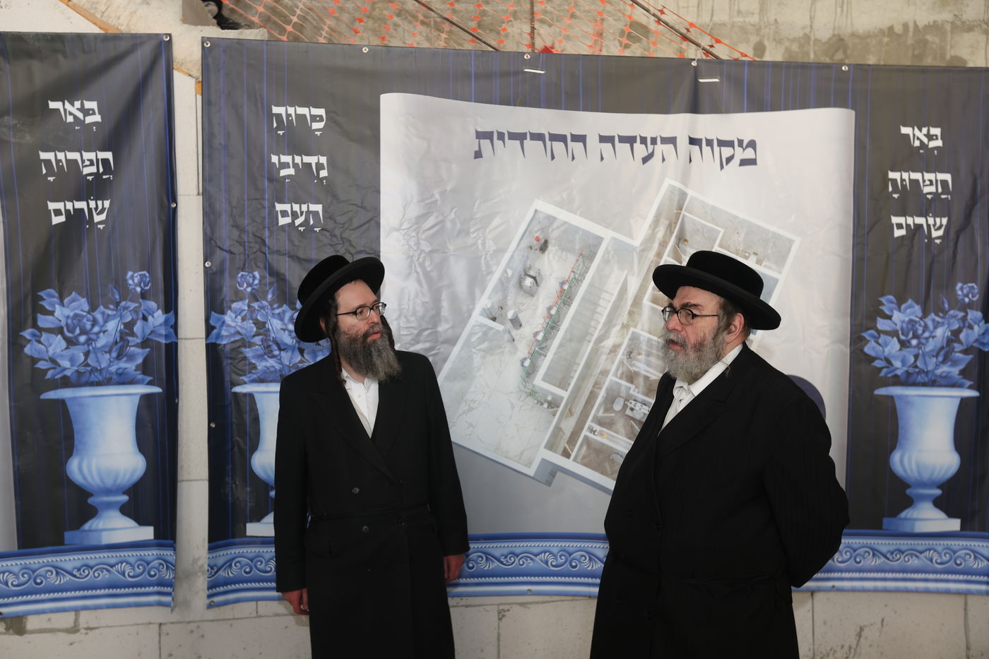 חברי הבד"צ ונדיבים מארה"ב בהנחת אבן פינה בחריש