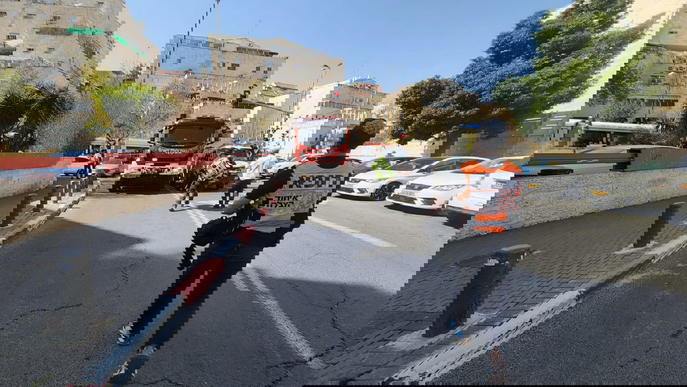 בלון גז התפוצץ בדירת מגורים בירושלים: אדם אחד נהרג ומספר פועלים נפצעו