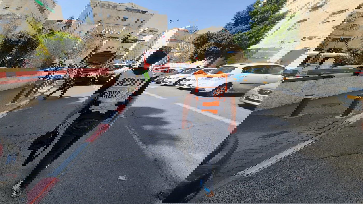 בלון גז התפוצץ בדירת מגורים בירושלים: אדם אחד נהרג ומספר פועלים נפצעו