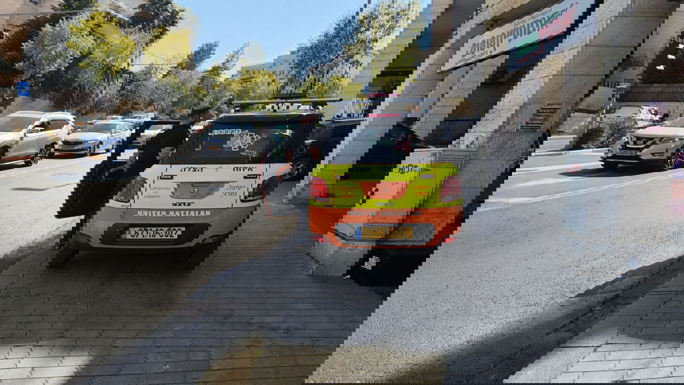 בלון גז התפוצץ בדירת מגורים בירושלים: אדם אחד נהרג ומספר פועלים נפצעו