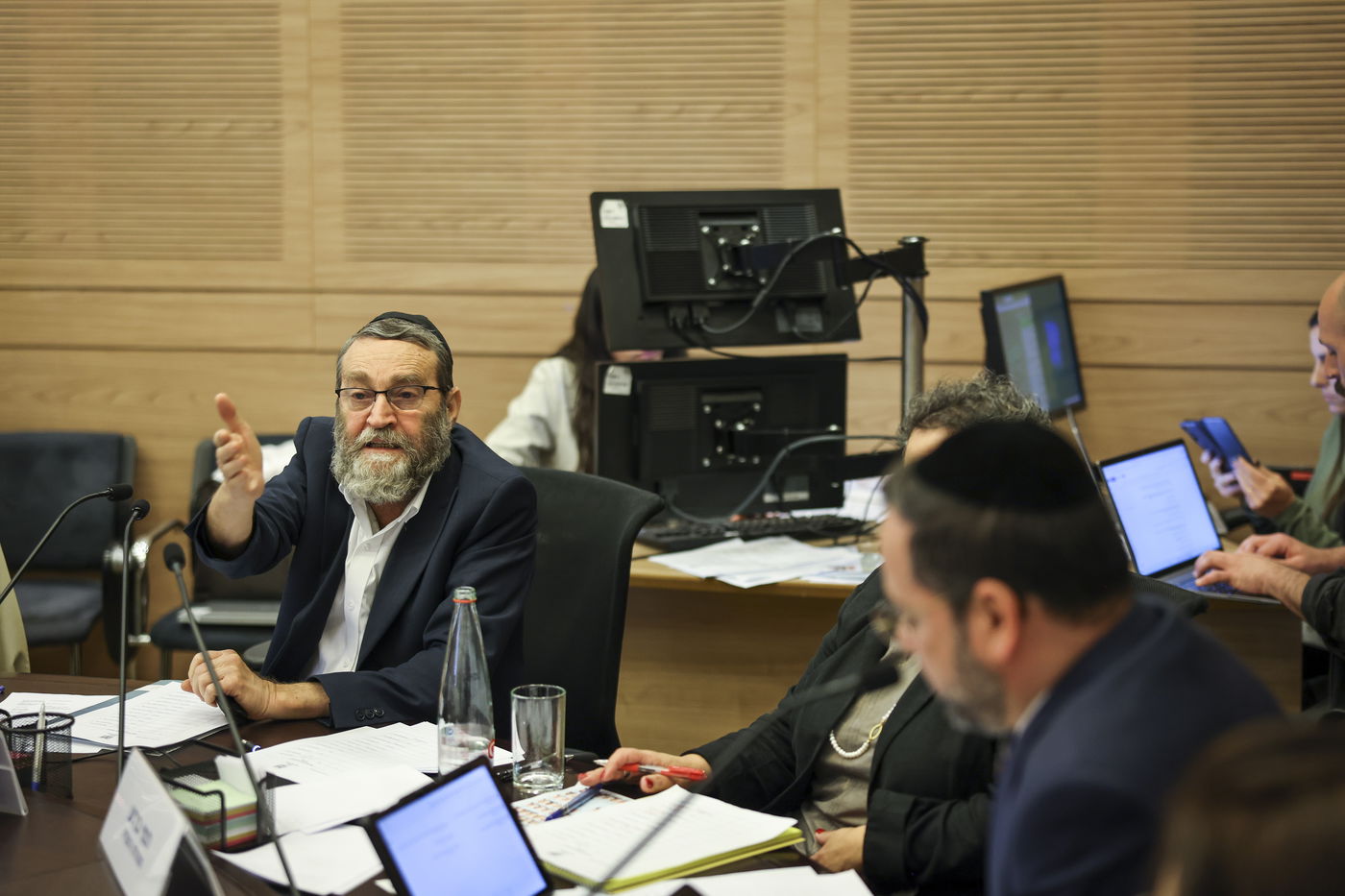 ועדת הבריאות דנה בהכנסת חמץ לבתי חולים | תיעוד