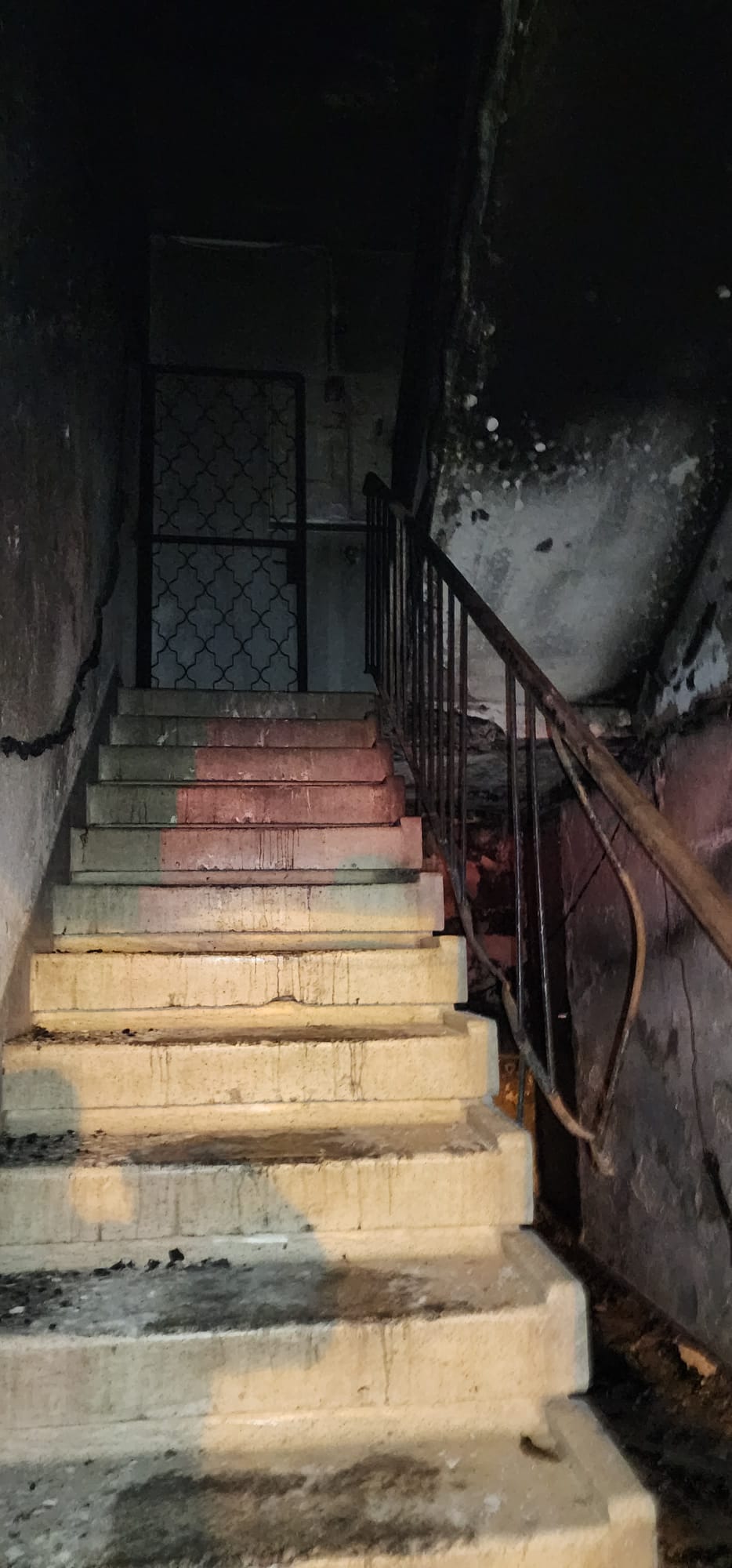 שמונה לכודים חולצו הלילה בשתי שריפות בחיפה | תיעוד