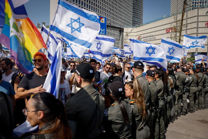 המחאה בתל אביב: רימוני הלם, פרשים ולמעלה מ-21 עצורים; נתניהו "נותן גיבוי לבן גביר"