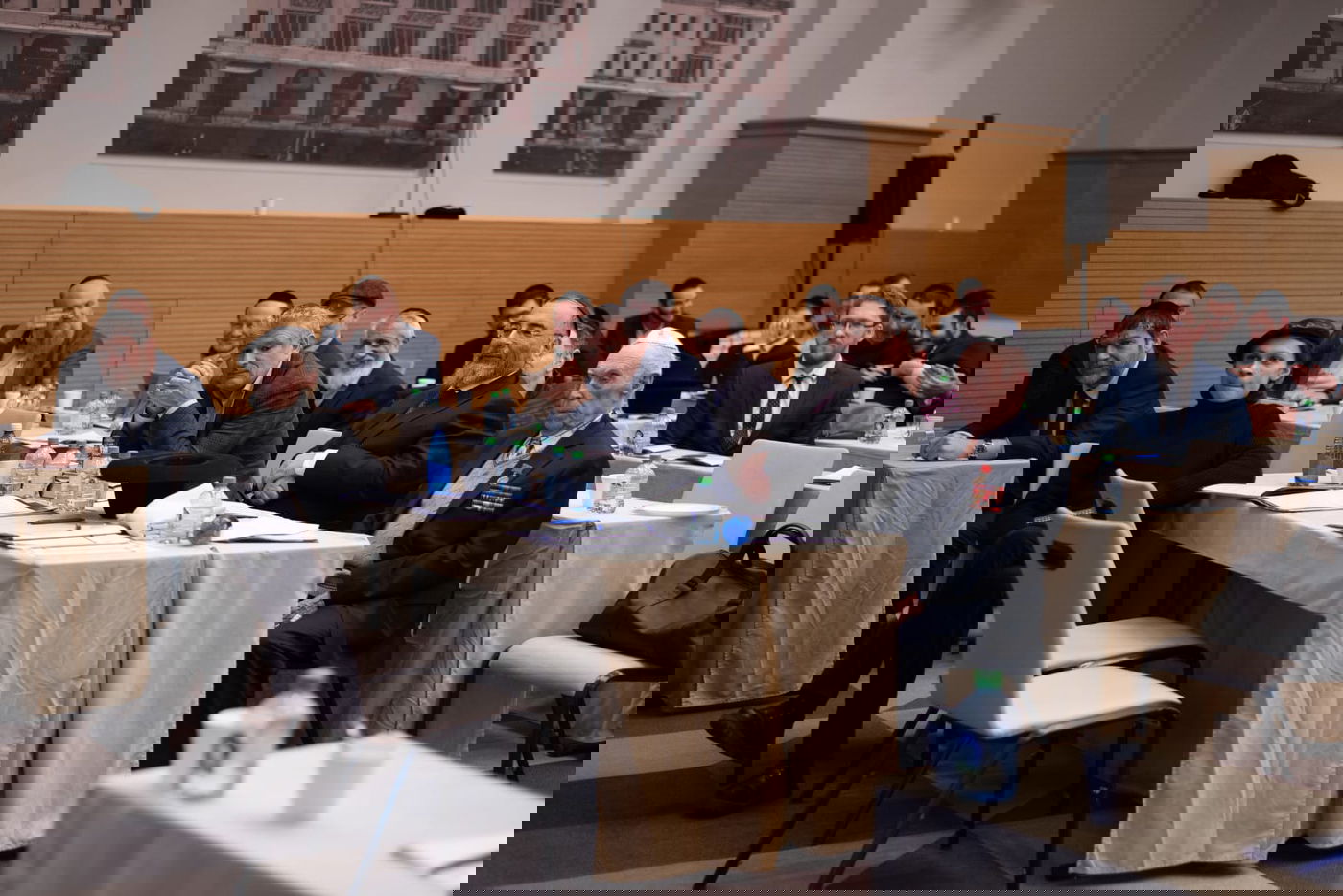 אוליגרכים ובחורי ישיבות: תיעוד מה'ירחי כלה' במוסקבה