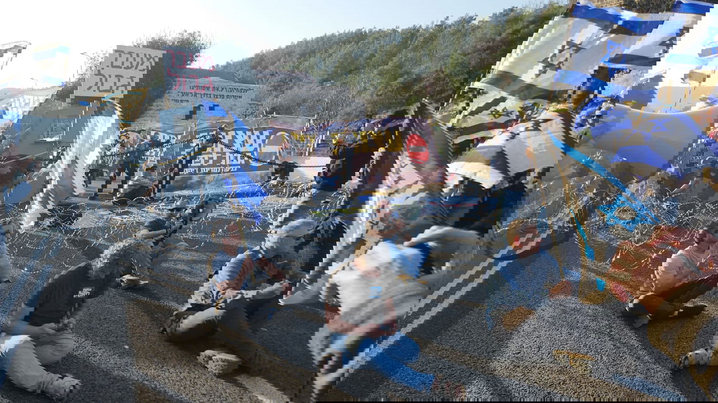 עדכוני המחאה: 16 מפגינים נעצרו; כבישים נחסמו ברחבי הארץ