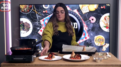 ככה פותחים את פורים: קונוסים ממולאים נקניקיות