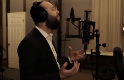 מוטי פלדמן מחדש את הלהיט לפורים: "מי יודע"