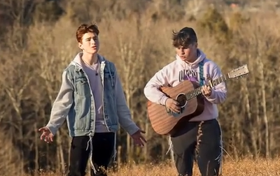 עקיבא נורמן ואברהם רוטמן בסינגל חדש: "זה המקום"