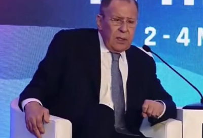 שר החוץ הרוסי טען: 'אוקראינה התחילה'; הקהל פרץ בצחוק