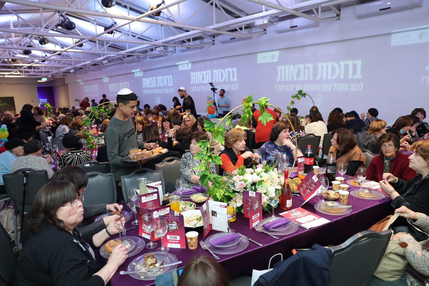 משתה הפורים המסורתי לאלמנות של ארגון "נפלאות מתגברות"