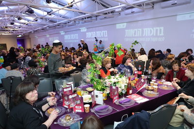 משתה הפורים המסורתי לאלמנות של ארגון "נפלאות מתגברות"