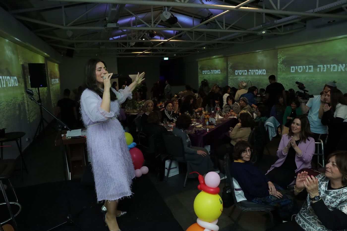 מי שלא ראתה כזו אורה...  לא ראתה שמחה מימיה!