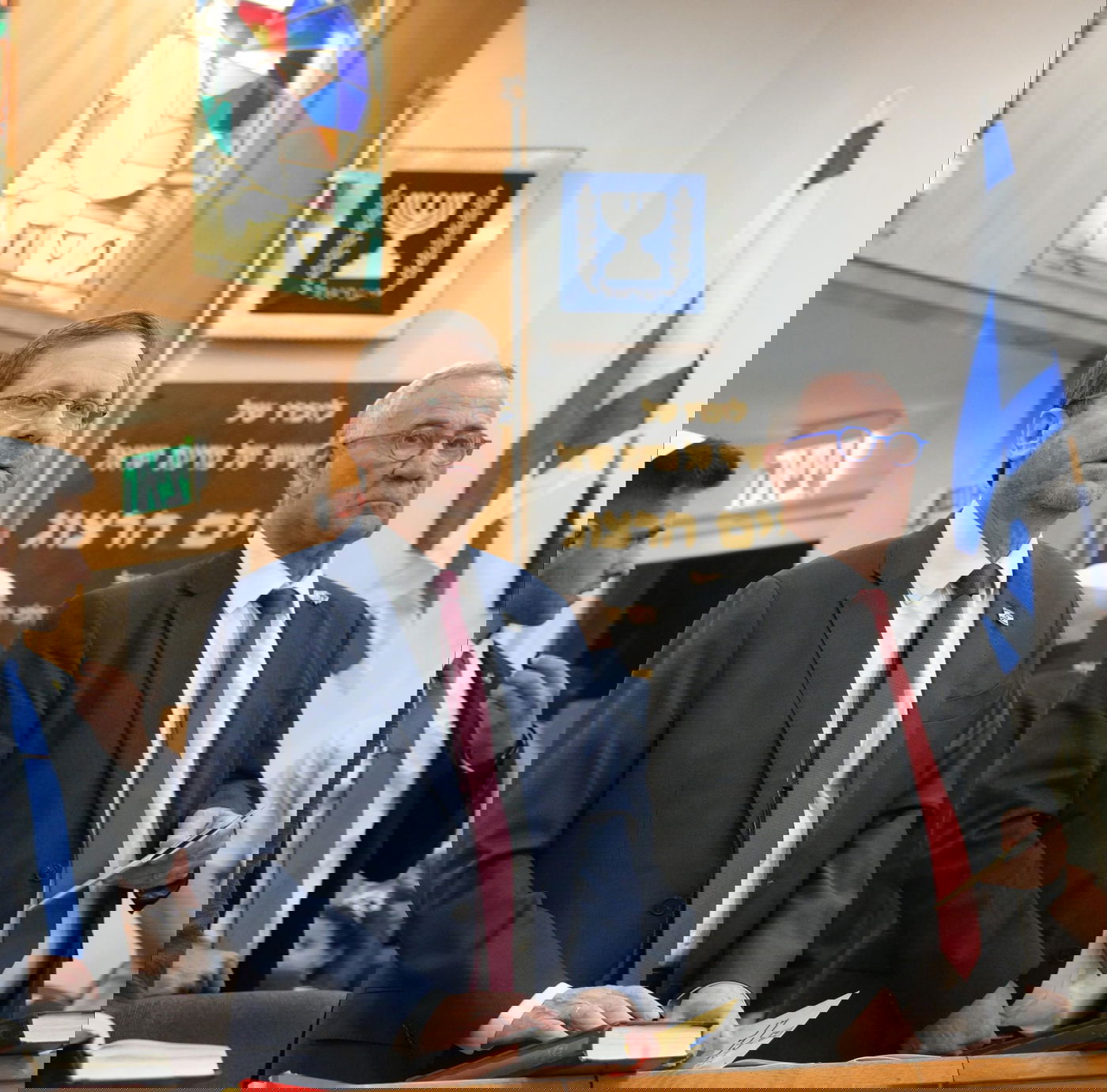 הרצוג, הערב