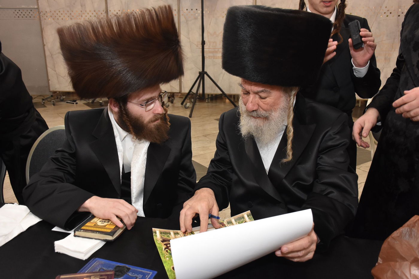 שמחת החתונה בחצר הקודש אשלג | צפו