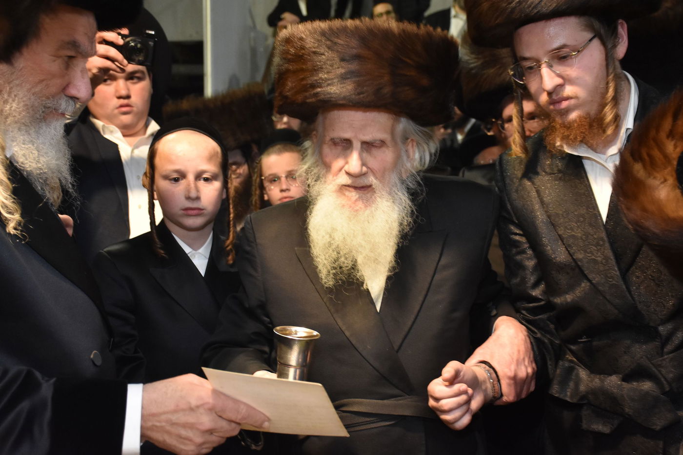 שמחת החתונה בחצר הקודש אשלג | צפו