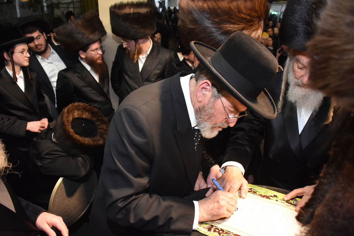 שמחת החתונה בחצר הקודש אשלג | צפו