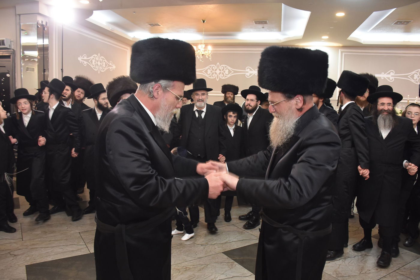 שמחת החתונה בחצר הקודש אשלג | צפו