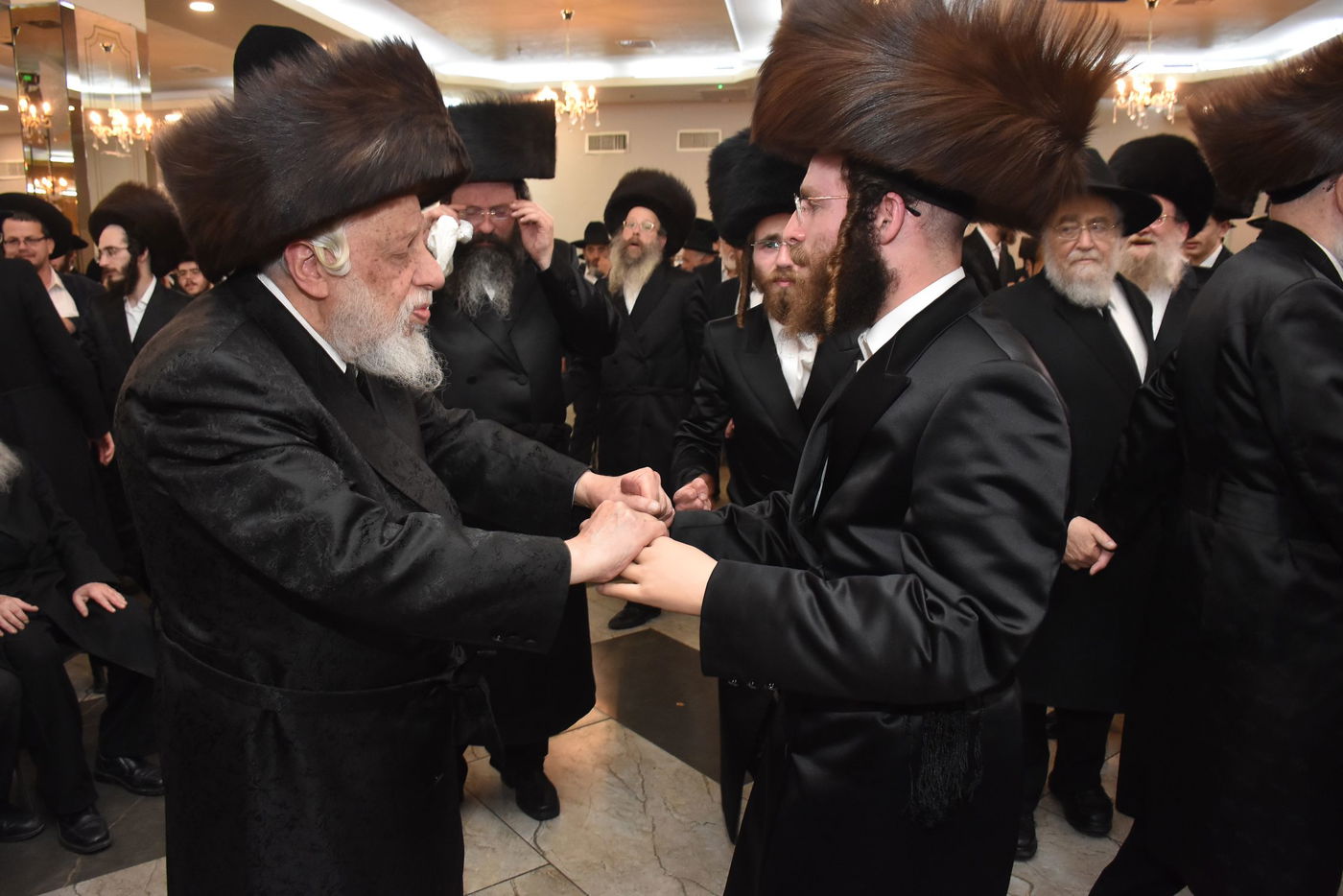 שמחת החתונה בחצר הקודש אשלג | צפו