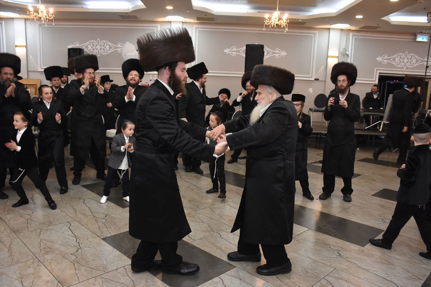 שמחת החתונה בחצר הקודש אשלג | צפו