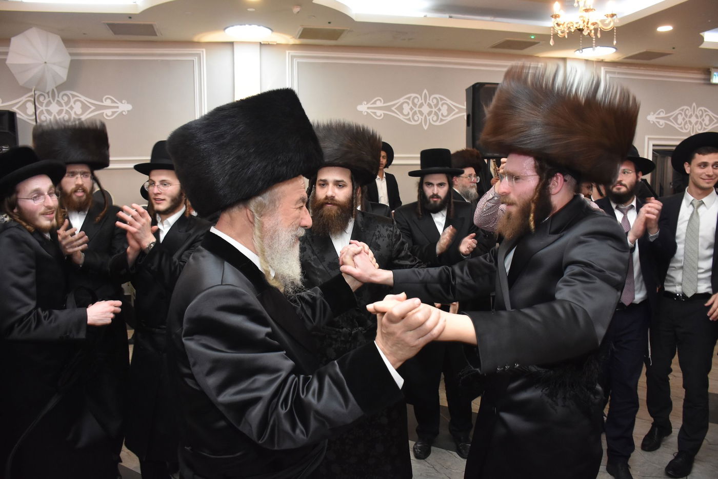 שמחת החתונה בחצר הקודש אשלג | צפו