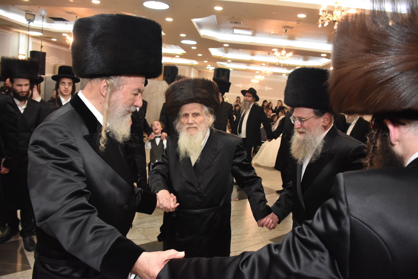 שמחת החתונה בחצר הקודש אשלג | צפו