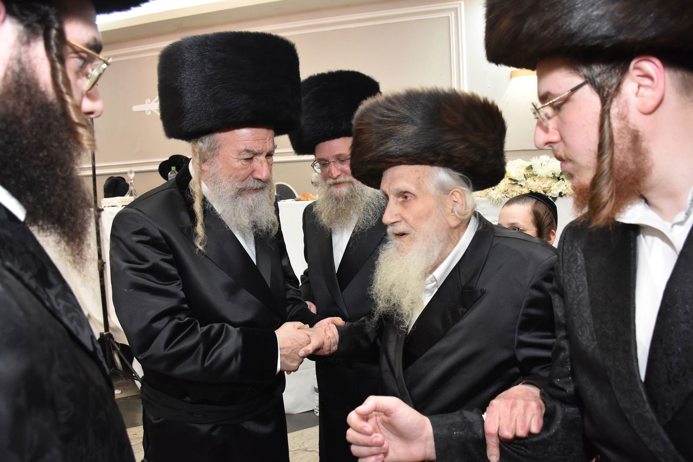 שמחת החתונה בחצר הקודש אשלג | צפו