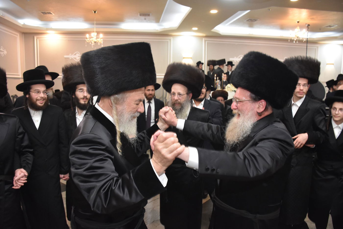 שמחת החתונה בחצר הקודש אשלג | צפו