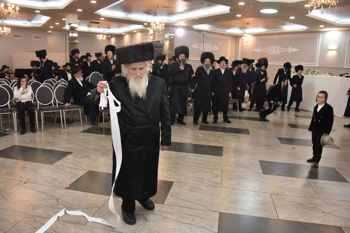 שמחת החתונה בחצר הקודש אשלג | צפו