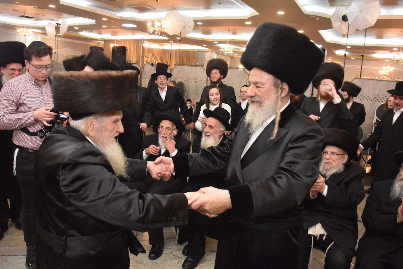 שמחת החתונה בחצר הקודש אשלג | צפו