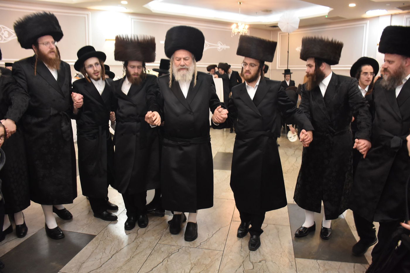 שמחת החתונה בחצר הקודש אשלג | צפו