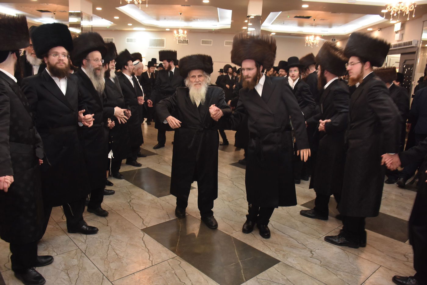 שמחת החתונה בחצר הקודש אשלג | צפו